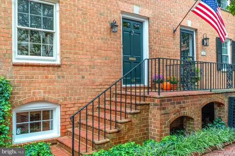 124 Cameron Mews, Alexandria, VA 22314
