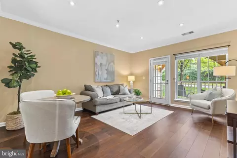 4561 Strutfield Ln #3107, Alexandria, VA 22311