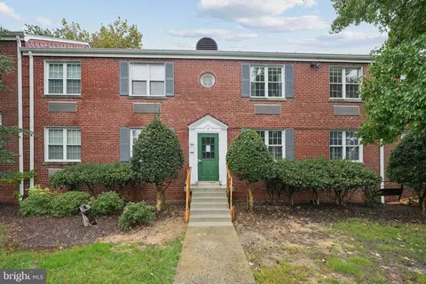 7 E Glebe Rd #D, Alexandria, VA 22305