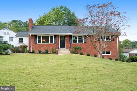 6001 Nealon Pl, Alexandria, VA 22312