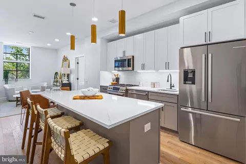 1229 King St #202, Alexandria, VA 22314