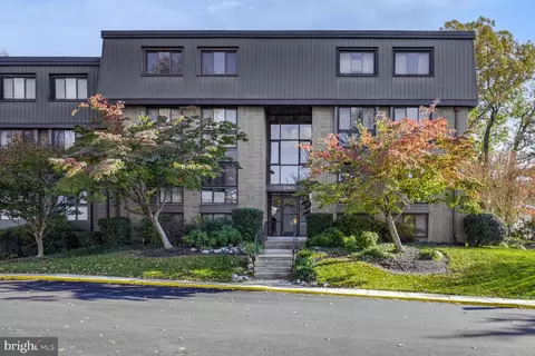 5180 Maris Ave #301, Alexandria, VA 22304