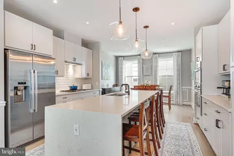 225 Montgomery St, Alexandria, VA 22314