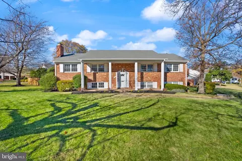 1424 Kingston Ave, Alexandria, VA 22302