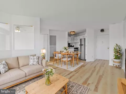 5340 Holmes Run Pkwy #1016, Alexandria, VA 22304