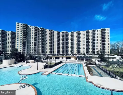 307 Yoakum Pkwy #302, Alexandria, VA 22304