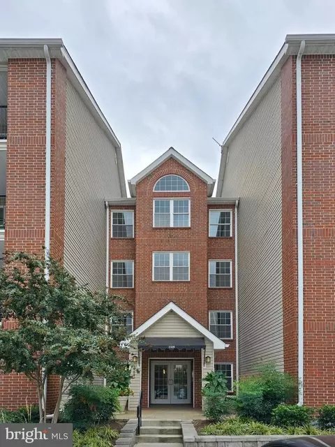 3309 Wyndham Cir #1175, Alexandria, VA 22302