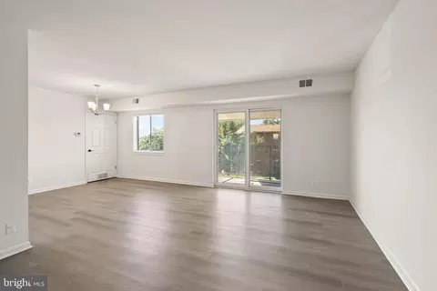 6230 Edsall Rd #404, Alexandria, VA 22312