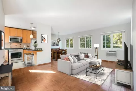 3258 Valley Dr #816, Alexandria, VA 22302