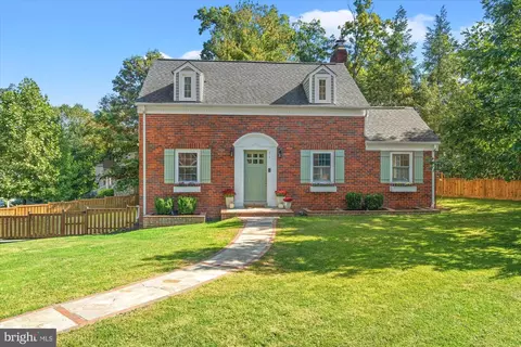 816 Chalfonte Dr, Alexandria, VA 22305