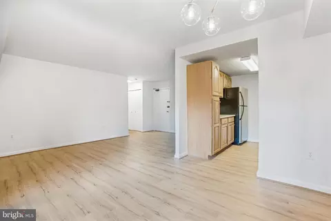5250 Valley Forge Dr #103, Alexandria, VA 22304