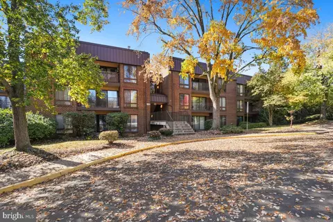 134 Roberts Ln #102, Alexandria, VA 22314