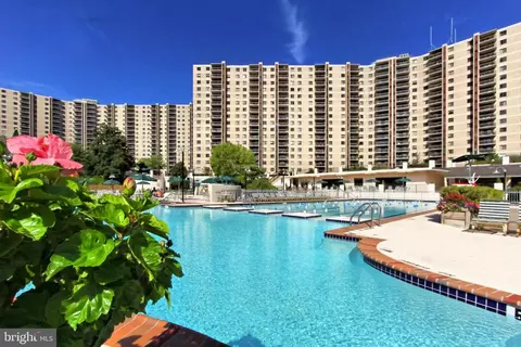 205 Yoakum Pkwy #1524, Alexandria, VA 22304