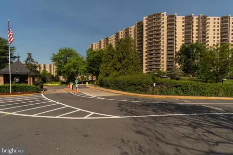 203 Yoakum Pkwy #617, Alexandria, VA 22304