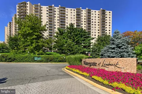203 Yoakum Pkwy #521, Alexandria, VA 22304