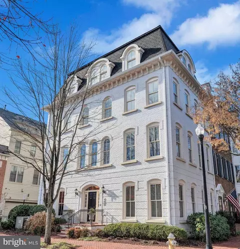 700 Rose Sq, Alexandria, VA 22314