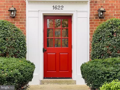 1622 W Abingdon Dr #302, Alexandria, VA 22314