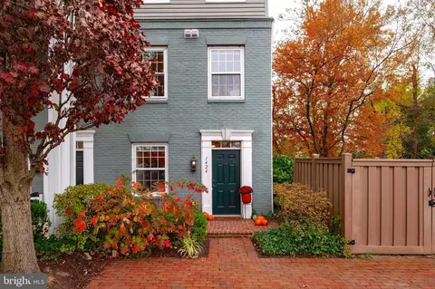 1424 Roundhouse Ln #85, Alexandria, VA 22314