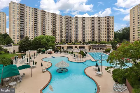 203 Yoakum Pkwy #1015, Alexandria, VA 22304