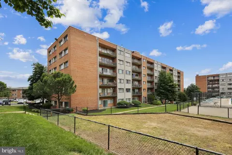 5831 Quantrell Ave #509, Alexandria, VA 22312