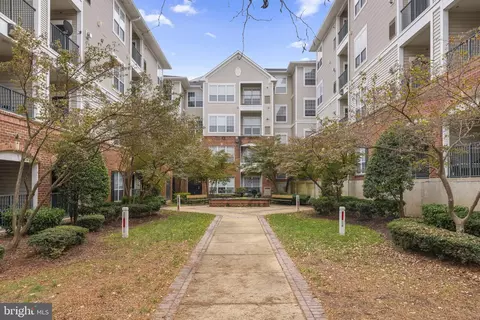 4870 Eisenhower Ave #306, Alexandria, VA 22304