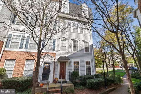 5112 English Ter, Alexandria, VA 22304