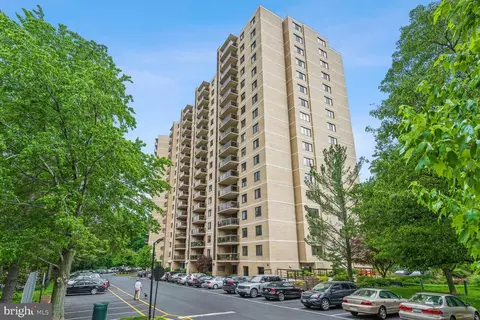 309 Yoakum Pkwy #212, Alexandria, VA 22304