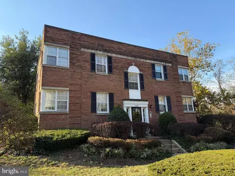 1818 W Abingdon Dr #202, Alexandria, VA 22314