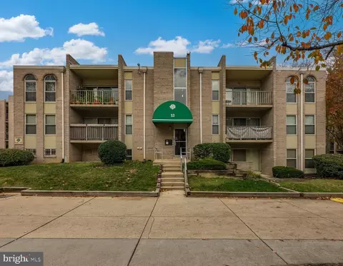13 Canterbury Sq #102, Alexandria, VA 22304