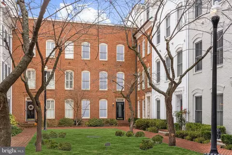 1826 Potomac Greens Dr, Alexandria, VA 22314