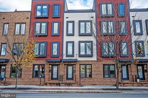 607 N Henry St, Alexandria, VA 22314