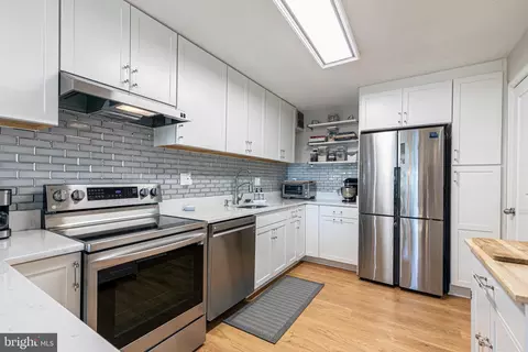 203 Yoakum Pkwy #218, Alexandria, VA 22304