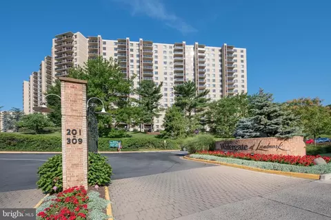 307 Yoakum Pkwy #624, Alexandria, VA 22304