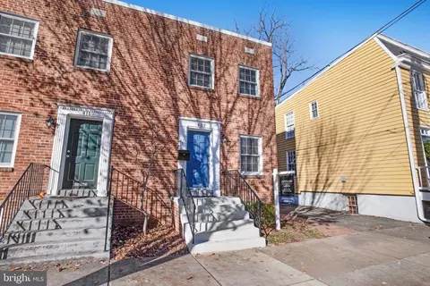 409 S Royal St S, Alexandria, VA 22314