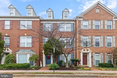 715 Norfolk Ln, Alexandria, VA 22314