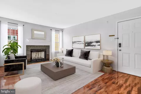 3304 Wyndham Cir #239, Alexandria, VA 22302