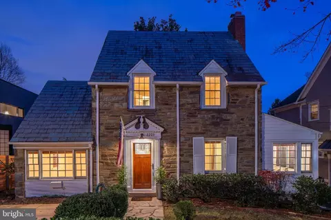 2209 Russell Rd, Alexandria, VA 22301
