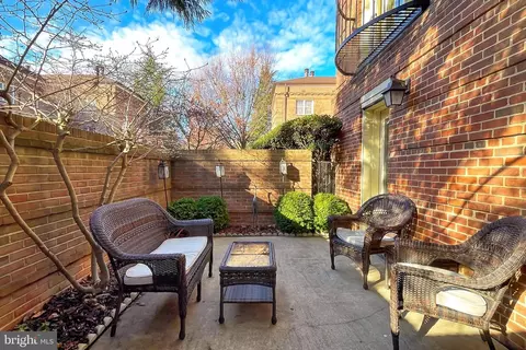 1113 N Pitt St #1A, Alexandria, VA 22314