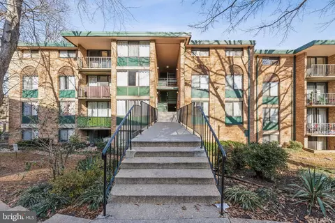 505 N Armistead St #302, Alexandria, VA 22312