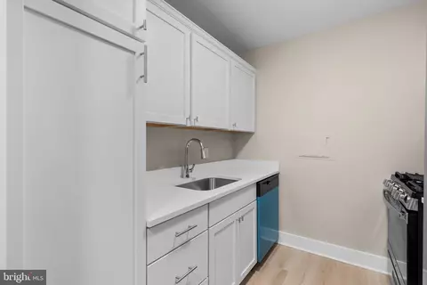 301 N Beauregard St #111, Alexandria, VA 22312