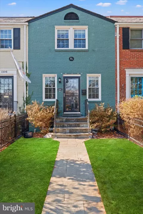 1208 Powhatan St, Alexandria, VA 22314