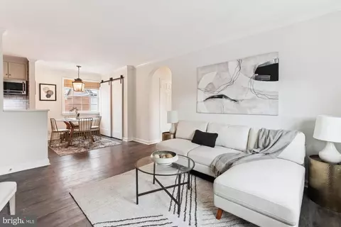 1726 W Abingdon Dr #302, Alexandria, VA 22314