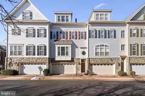 5021 Grimm Dr, Alexandria, VA 22304