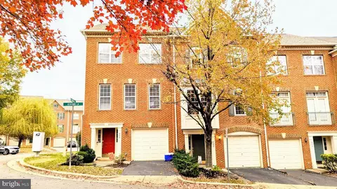 402 Ashford Ln, Alexandria, VA 22304