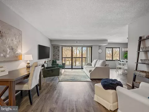 203 Yoakum Pkwy #607, Alexandria, VA 22304