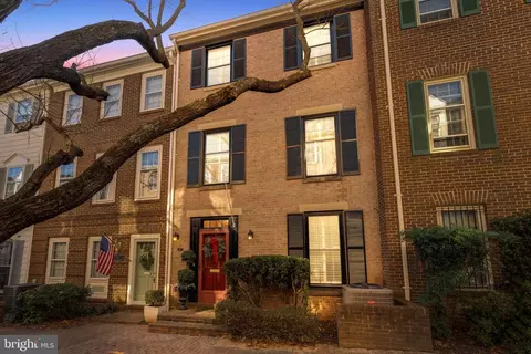 318 N Pitt St, Alexandria, VA 22314