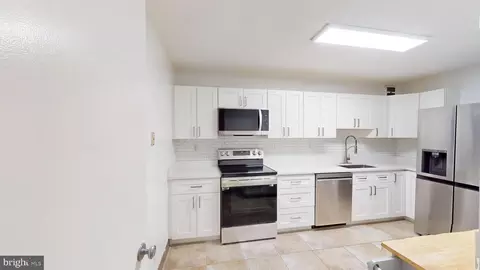 307 Yoakum Pkwy #203, Alexandria, VA 22304