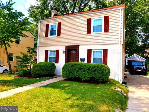 2804 Cameron Mills Rd, Alexandria, VA 22302