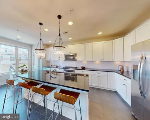 1915 Richmond Hwy, Alexandria, VA 22301