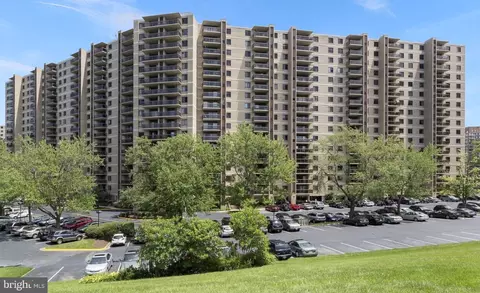 307 Yoakum Pkwy #1718, Alexandria, VA 22304